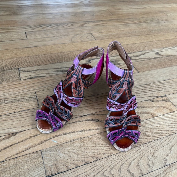 L'Artiste 36 Pink Cutout Leaf Gladiator Heel Sandals - Picture 1 of 2